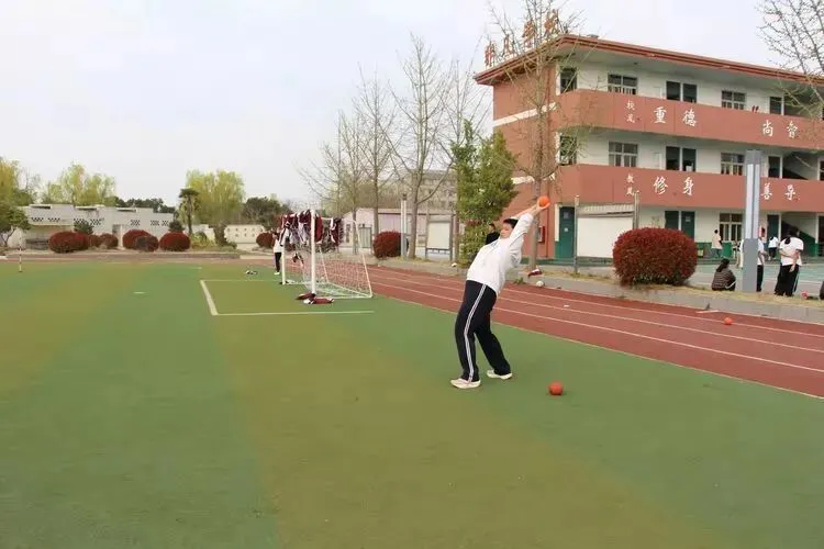 阳光运动强体魄 凝心聚力备中考 第6张