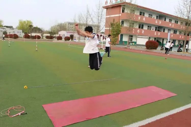 阳光运动强体魄 凝心聚力备中考 第7张