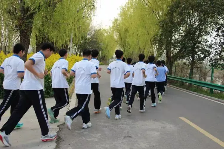 阳光运动强体魄 凝心聚力备中考 第14张