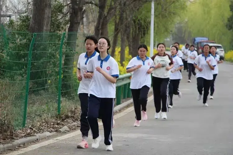 阳光运动强体魄 凝心聚力备中考 第16张