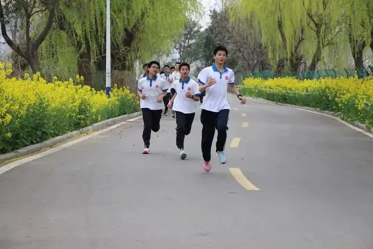 阳光运动强体魄 凝心聚力备中考 第18张