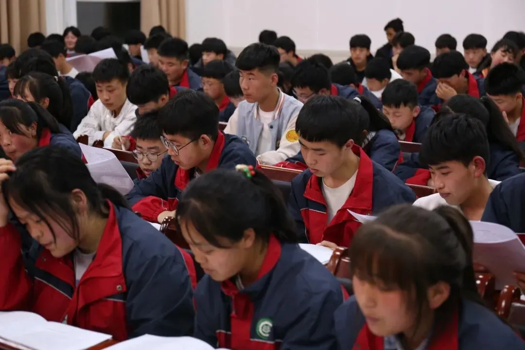 西和三中举行2022年中考作文指导讲座 第2张