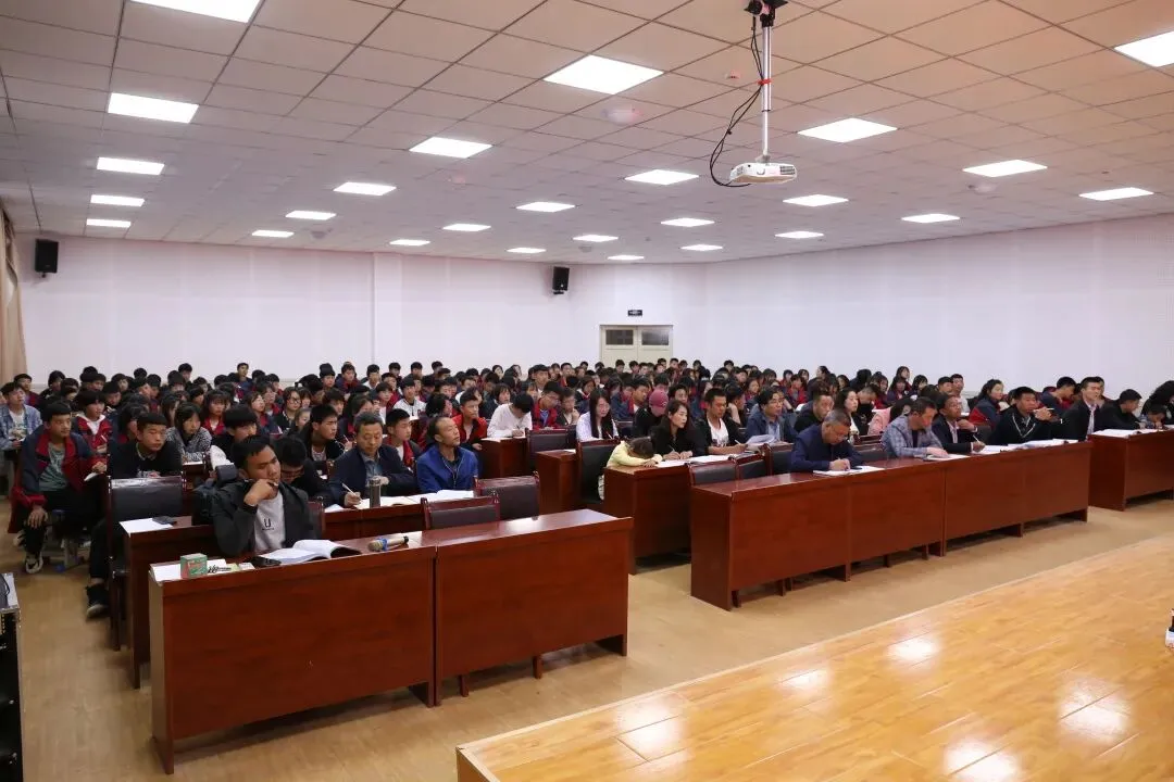 西和三中举行2022年中考作文指导讲座 第3张