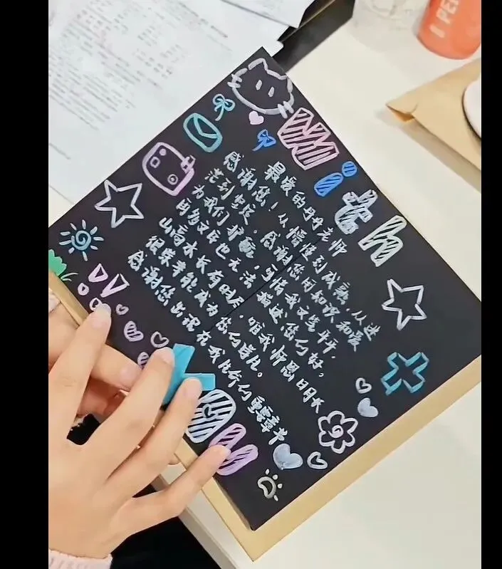 被中考“淘汰”的孩子,用一本手绘日记,“还”了老师一个拥抱——这可能是2026年最温暖的教育故事 第6张