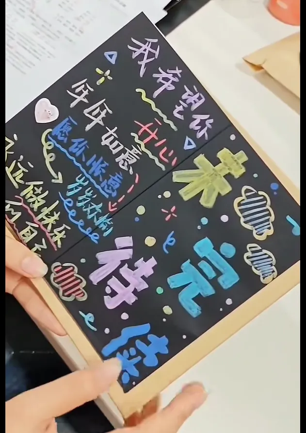 被中考“淘汰”的孩子,用一本手绘日记,“还”了老师一个拥抱——这可能是2026年最温暖的教育故事 第9张