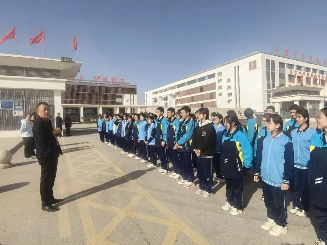 【党建+研学】聚焦初高衔接 赋能中考备考——克州实验中学九年级学生赴克州二中参观研学 第11张