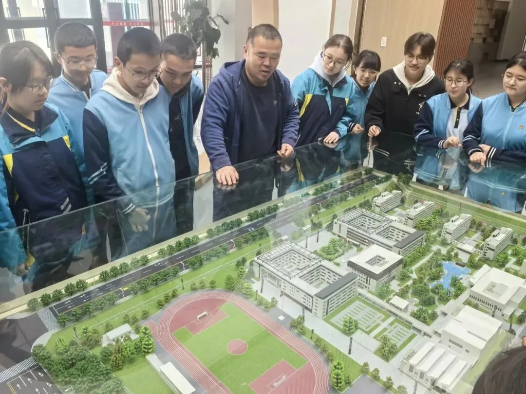 【党建+研学】聚焦初高衔接 赋能中考备考——克州实验中学九年级学生赴克州二中参观研学 第13张