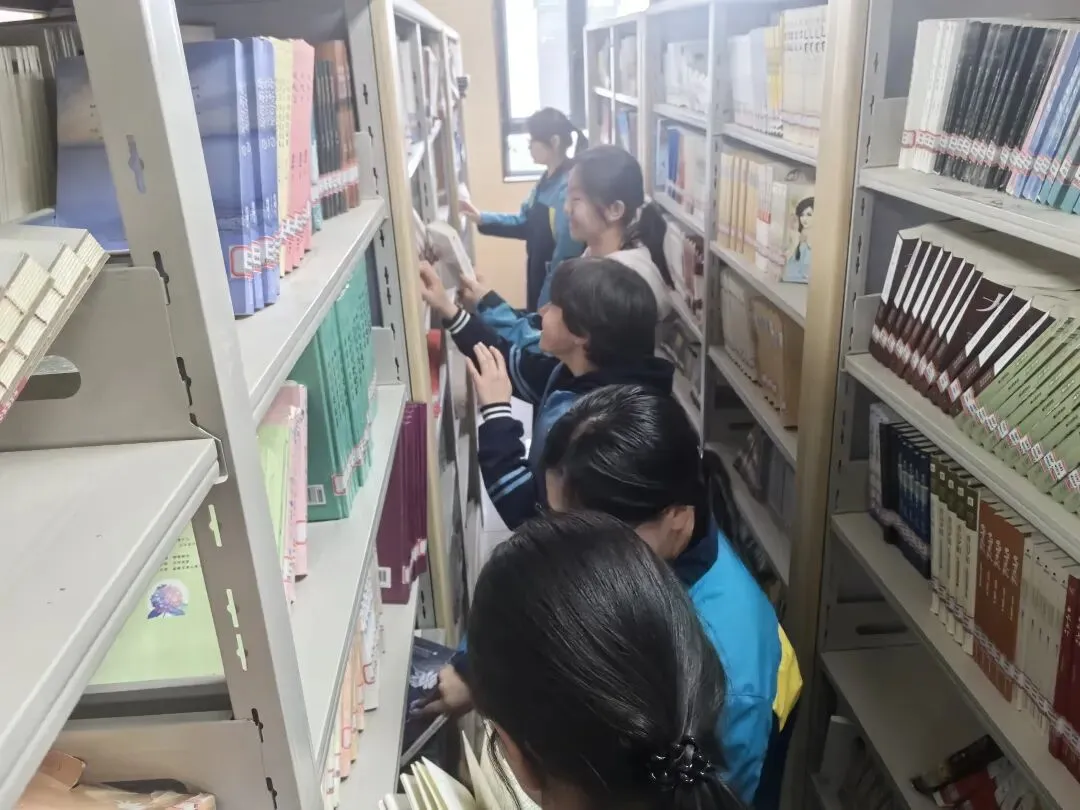 【党建+研学】聚焦初高衔接 赋能中考备考——克州实验中学九年级学生赴克州二中参观研学 第15张