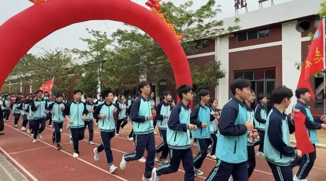 青春筑梦,百日亮剑——2026届初三级中考百日誓师大会圆满举行 第27张