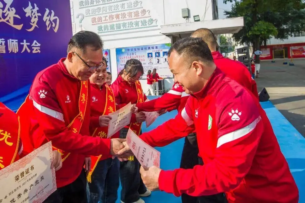 平果市第八初级中学举行中考百日誓师大会 第3张 平果市第八初级中学举行中考百日誓师大会 第3张