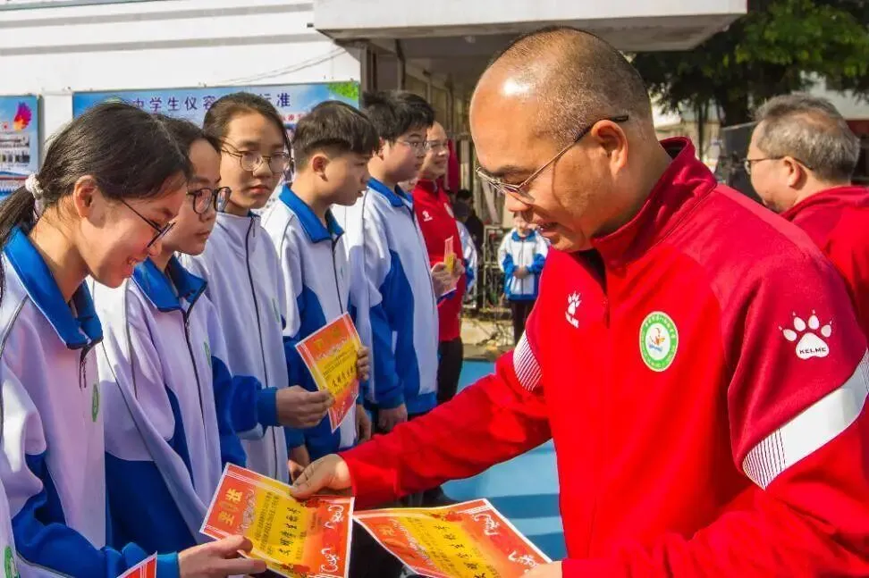 平果市第八初级中学举行中考百日誓师大会 第4张 平果市第八初级中学举行中考百日誓师大会 第4张