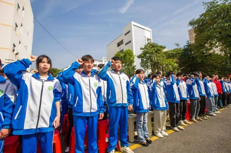 平果市第八初级中学举行中考百日誓师大会 第6张 平果市第八初级中学举行中考百日誓师大会 第6张