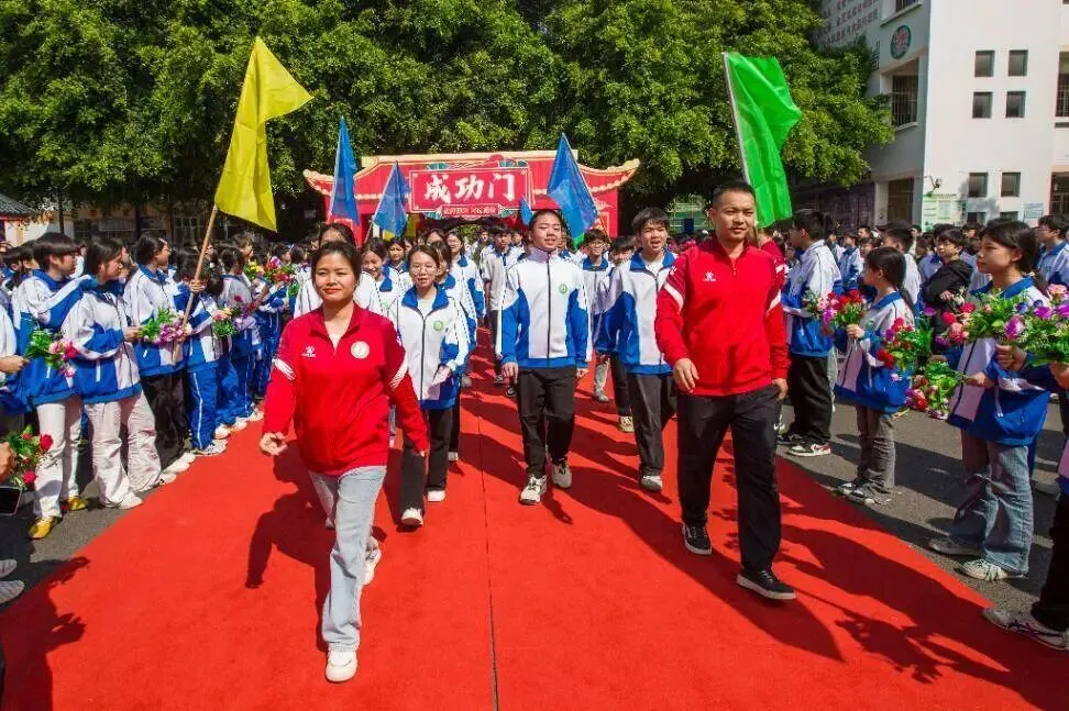 平果市第八初级中学举行中考百日誓师大会 第7张 平果市第八初级中学举行中考百日誓师大会 第7张