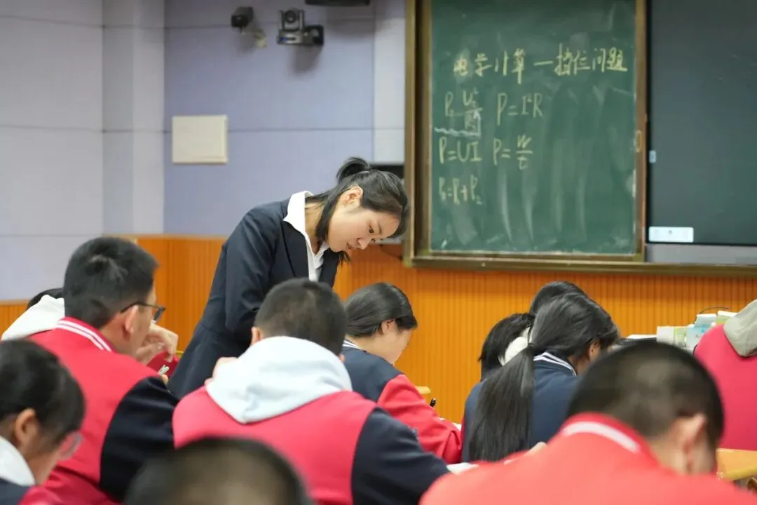 以赛促研助中考 深耕课堂行致远——德宏州民族实验中学2026年复习课教学竞赛圆满举行 第35张