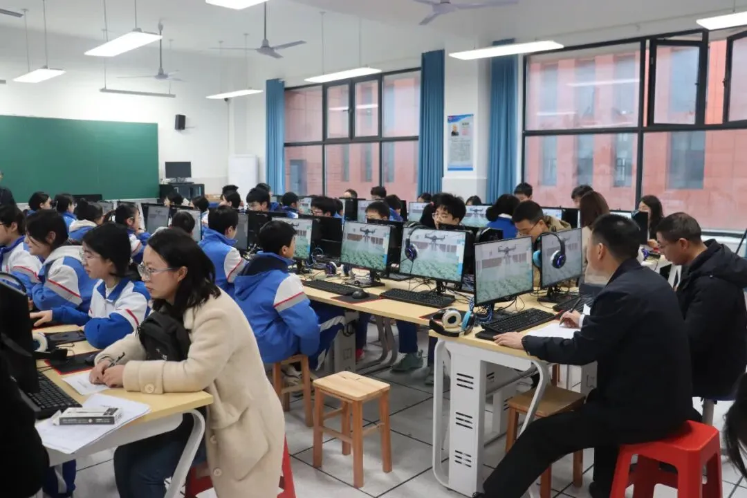 精研备考聚合力 智赢中考启新程 ——2026年长沙县初中信息科技学科复习研讨会在我校举行 第12张