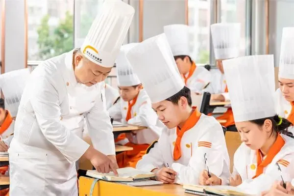 中考临近,初中生如何选择合适的职校?湖北新东方烹饪学校助你技能学历就业三丰收! 第17张