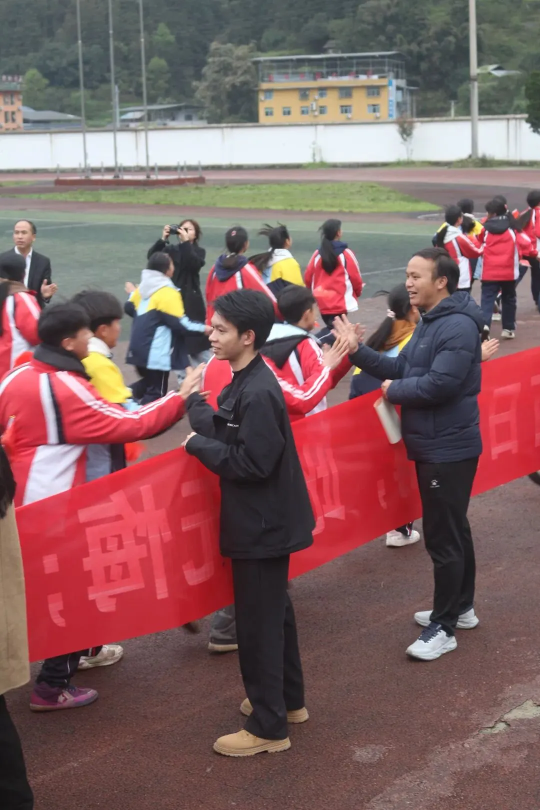 擂响战鼓,决胜中考!从江县宰便中学举行2026年中考誓师大会 第16张