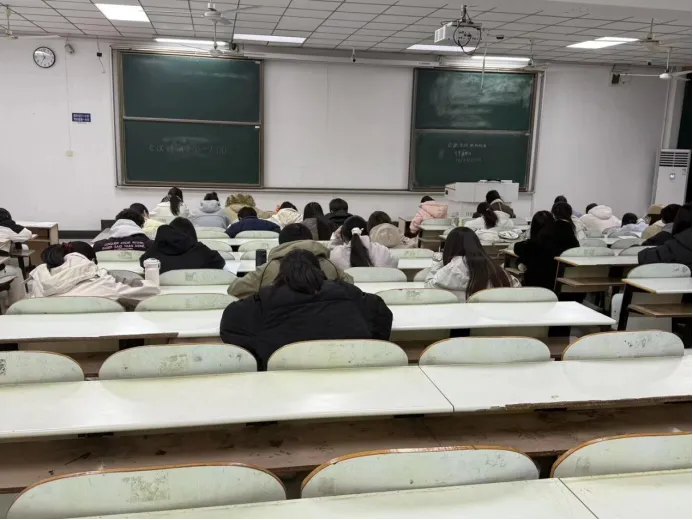 【砺山公法学院开展线性代数与高等数学模拟考试活动 第2张