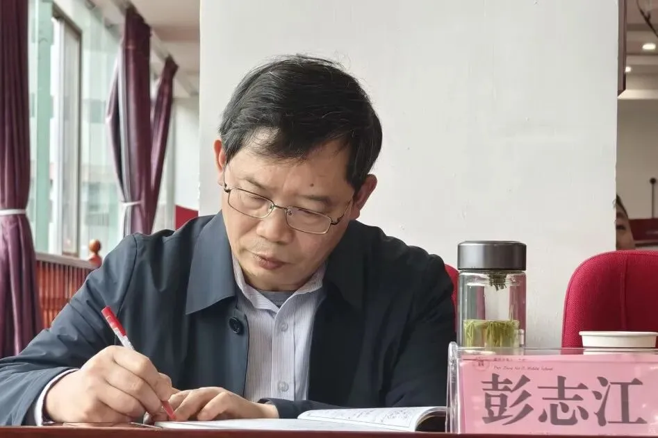 同课异构亮匠心 研思共进备中考---六盘水市2026年中考备考巡回培训活动盘州市分会场在盘州市第十一中学圆满举行 第38张 同课异构亮匠心 研思共进备中考---六盘水市2026年中考备考巡回培训活动盘州市分会场在盘州市第十一中学圆满举行 第38张