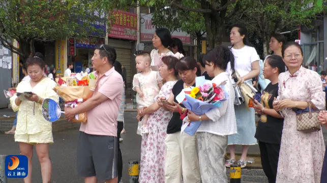 中考结束 青春再起航 第2张