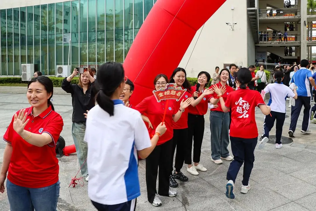 策马扬鞭酬壮志,圆梦中考跃龙门 | 我校2026届初三中考冲刺动员大会圆满举行 第44张 策马扬鞭酬壮志,圆梦中考跃龙门 | 我校2026届初三中考冲刺动员大会圆满举行 第44张