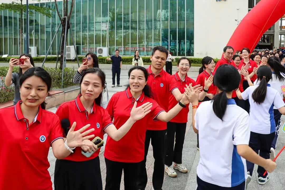 策马扬鞭酬壮志,圆梦中考跃龙门 | 我校2026届初三中考冲刺动员大会圆满举行 第45张 策马扬鞭酬壮志,圆梦中考跃龙门 | 我校2026届初三中考冲刺动员大会圆满举行 第45张