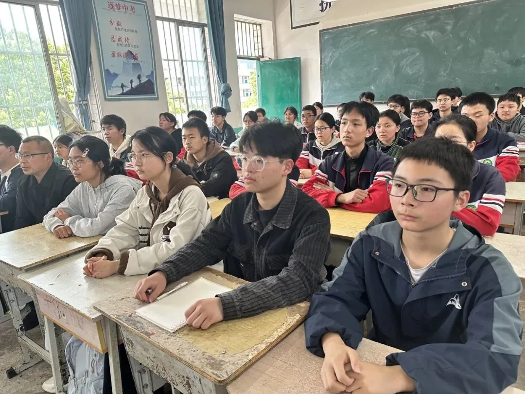 中考冲刺正当时 誓言铿锵启新程——营山县西桥完全小学校开展冲刺宣誓大会 第11张