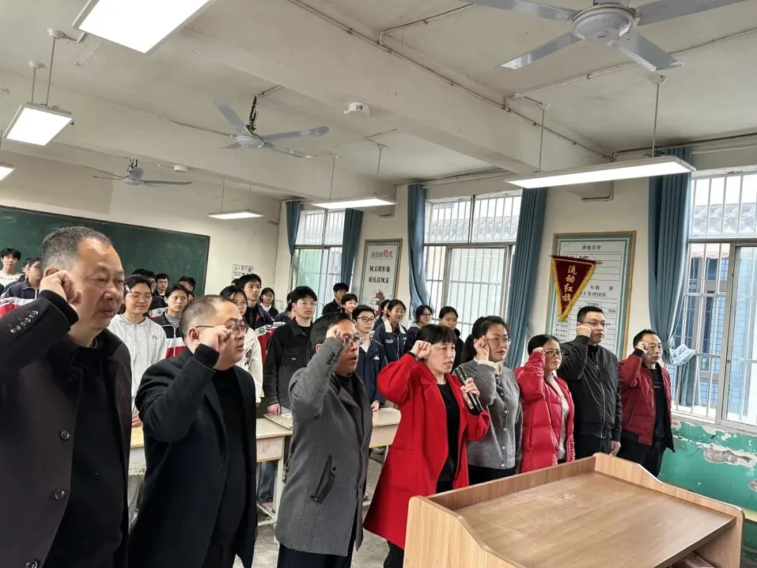 中考冲刺正当时 誓言铿锵启新程——营山县西桥完全小学校开展冲刺宣誓大会 第13张