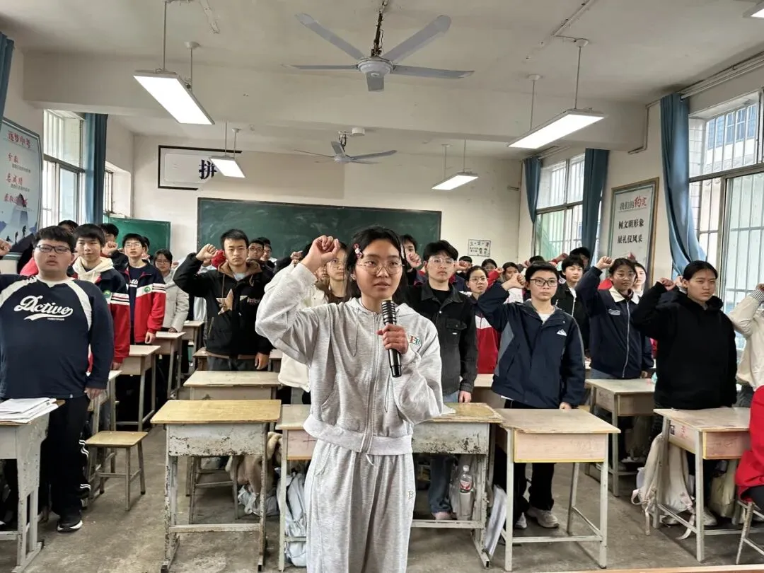 中考冲刺正当时 誓言铿锵启新程——营山县西桥完全小学校开展冲刺宣誓大会 第14张