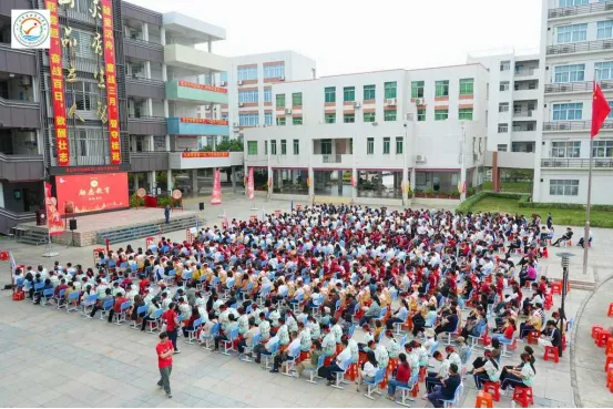 山品教育║百日砺剑,逐梦中考! ——我校2026届初三中考百日誓师大会燃情举行 第4张 山品教育║百日砺剑,逐梦中考! ——我校2026届初三中考百日誓师大会燃情举行 第4张