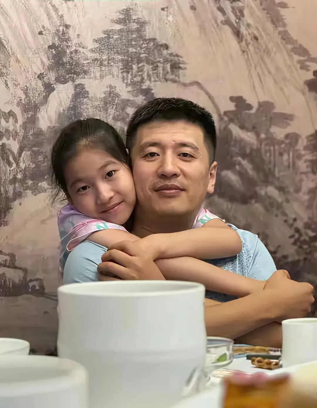 爆哭!张雪峰女儿千字告别火了:比满分试卷更珍贵的,是这份体面 第1张 爆哭!张雪峰女儿千字告别火了:比满分试卷更珍贵的,是这份体面 第1张