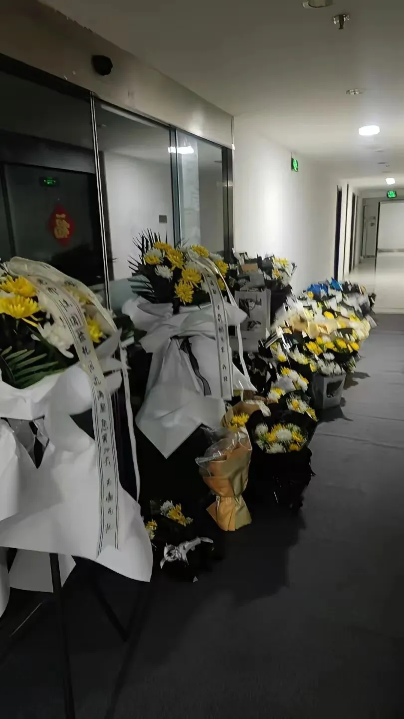 爆哭!张雪峰女儿千字告别火了:比满分试卷更珍贵的,是这份体面 第5张 爆哭!张雪峰女儿千字告别火了:比满分试卷更珍贵的,是这份体面 第5张