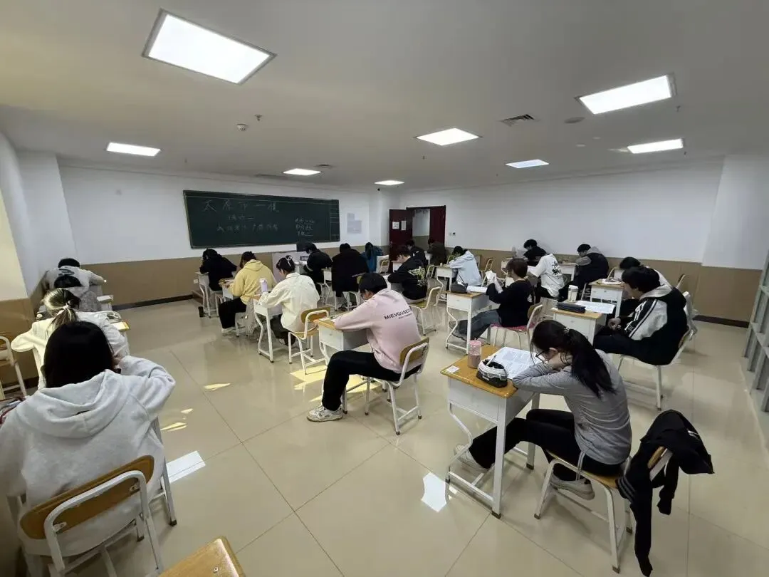 汇中培训高三一模结束!试卷分析预约中! 第1张