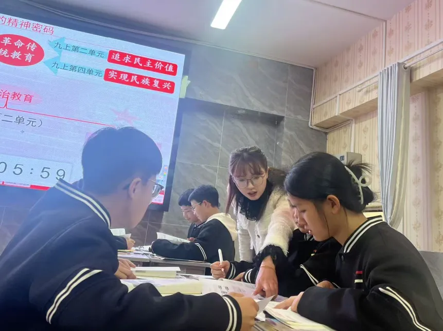 六盘水市教育科学研究院2026年中考道德与法治学科备考巡回培训(六盘水市知见外国语学校站) 第17张 六盘水市教育科学研究院2026年中考道德与法治学科备考巡回培训(六盘水市知见外国语学校站) 第17张