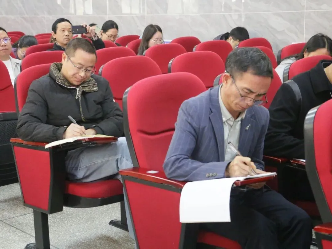 六盘水市教育科学研究院2026年中考道德与法治学科备考巡回培训(六盘水市知见外国语学校站) 第18张 六盘水市教育科学研究院2026年中考道德与法治学科备考巡回培训(六盘水市知见外国语学校站) 第18张