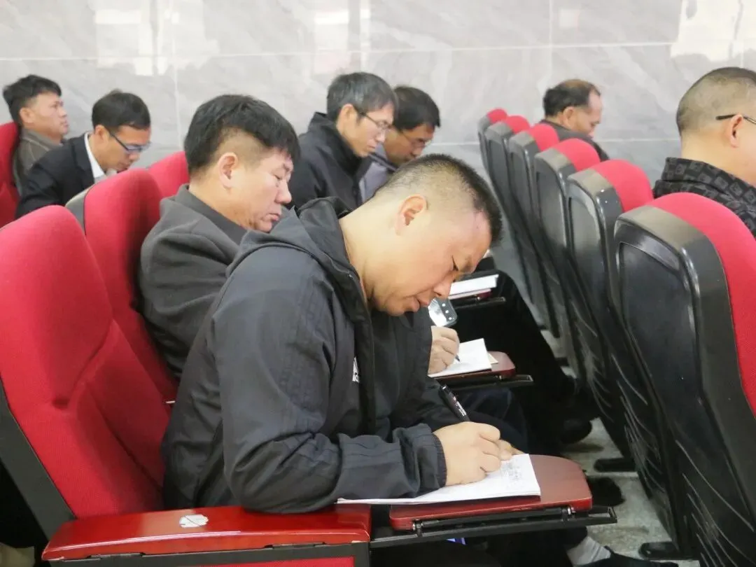 六盘水市教育科学研究院2026年中考道德与法治学科备考巡回培训(六盘水市知见外国语学校站) 第19张 六盘水市教育科学研究院2026年中考道德与法治学科备考巡回培训(六盘水市知见外国语学校站) 第19张