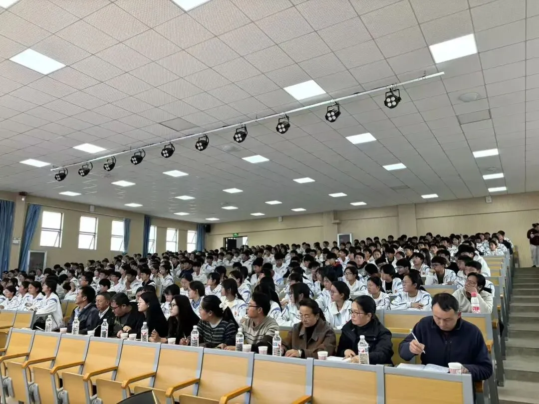 精准把脉,赋能中考——鹤庆二中举办中考语文作文专题讲座 第5张