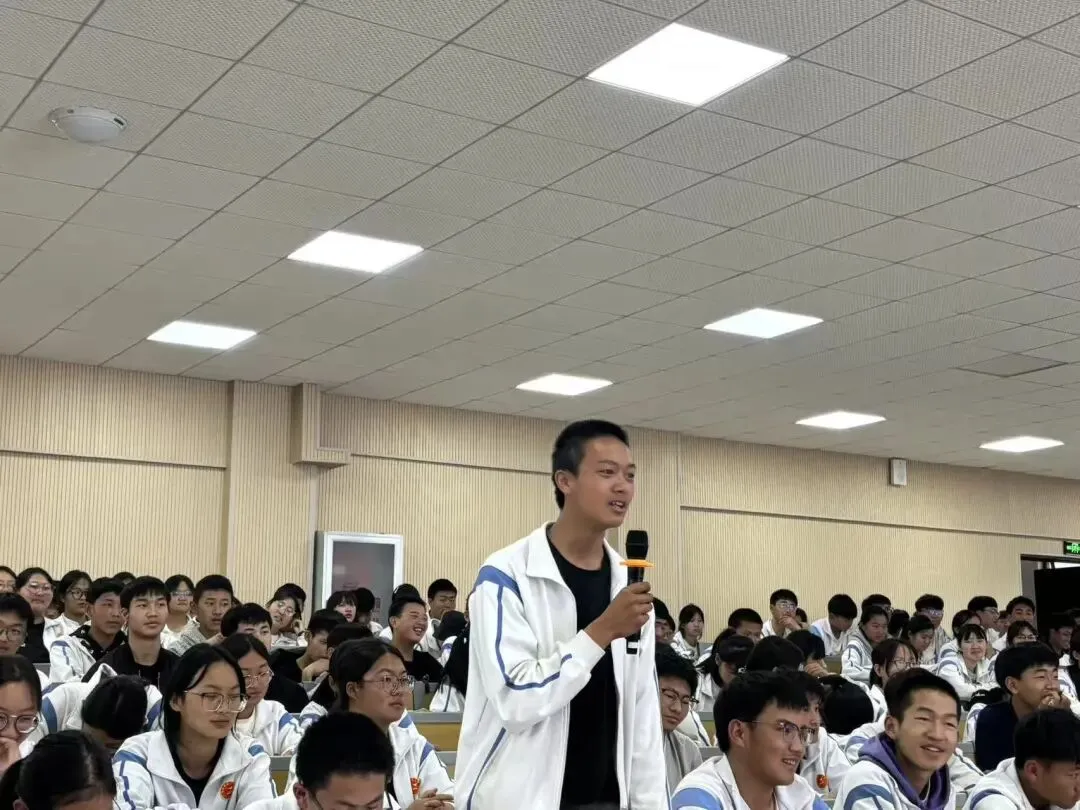 精准把脉,赋能中考——鹤庆二中举办中考语文作文专题讲座 第23张