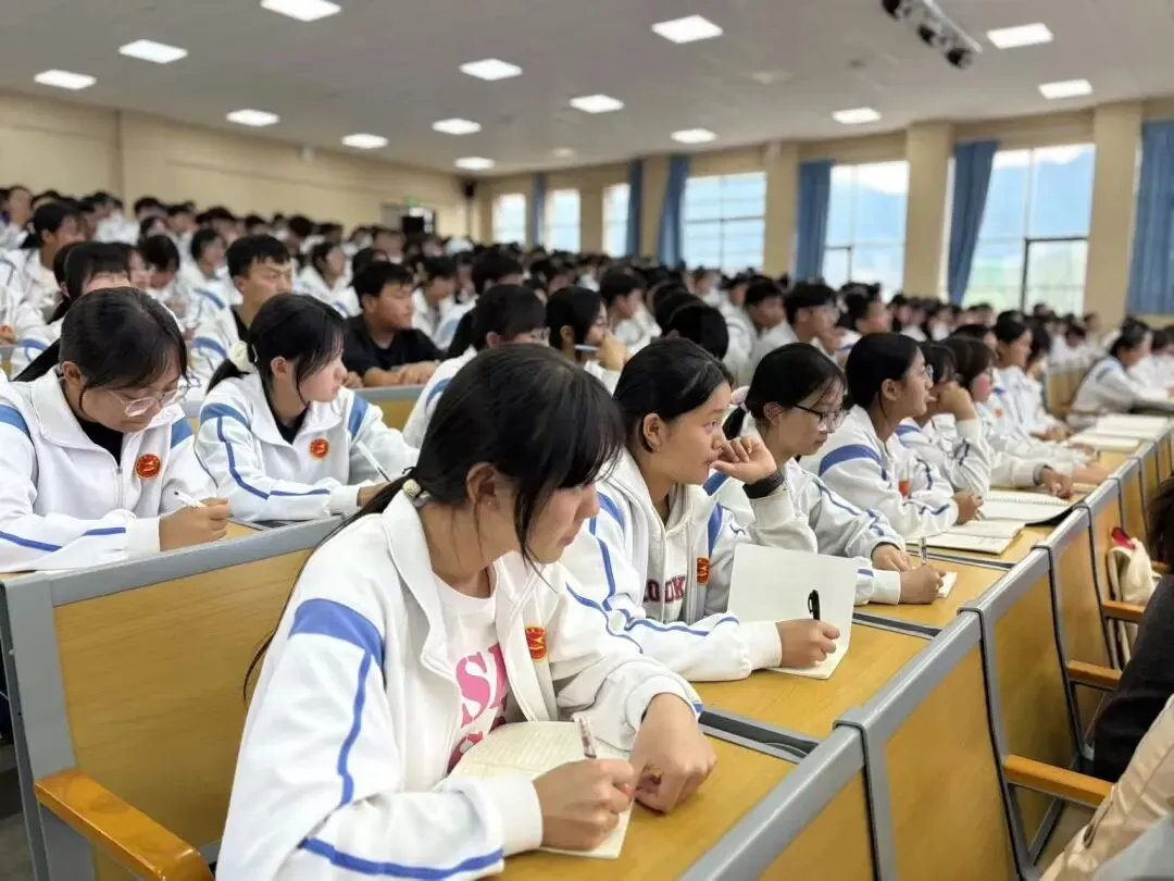 精准把脉,赋能中考——鹤庆二中举办中考语文作文专题讲座 第24张