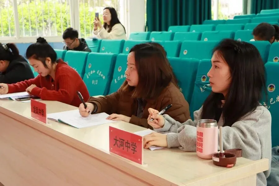 来凤县初中英语学业水平考试复习备考会暨听说机考模拟活动圆满收官 第5张 来凤县初中英语学业水平考试复习备考会暨听说机考模拟活动圆满收官 第5张