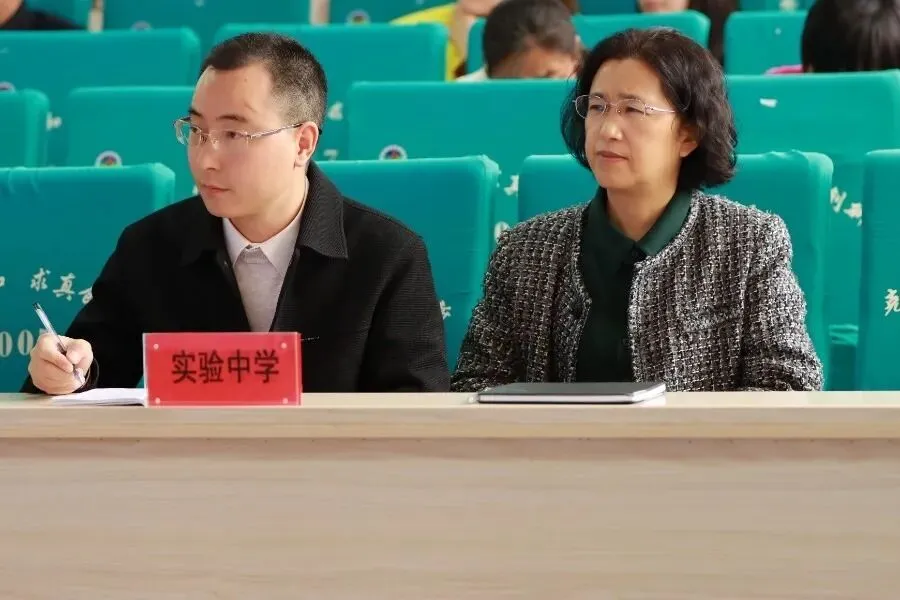 来凤县初中英语学业水平考试复习备考会暨听说机考模拟活动圆满收官 第6张 来凤县初中英语学业水平考试复习备考会暨听说机考模拟活动圆满收官 第6张