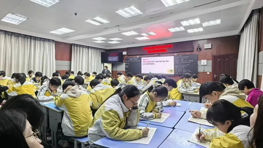 来凤县初中英语学业水平考试复习备考会暨听说机考模拟活动圆满收官 第9张 来凤县初中英语学业水平考试复习备考会暨听说机考模拟活动圆满收官 第9张