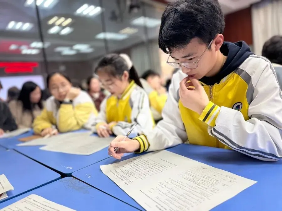 来凤县初中英语学业水平考试复习备考会暨听说机考模拟活动圆满收官 第10张 来凤县初中英语学业水平考试复习备考会暨听说机考模拟活动圆满收官 第10张