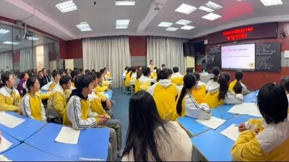 来凤县初中英语学业水平考试复习备考会暨听说机考模拟活动圆满收官 第12张 来凤县初中英语学业水平考试复习备考会暨听说机考模拟活动圆满收官 第12张