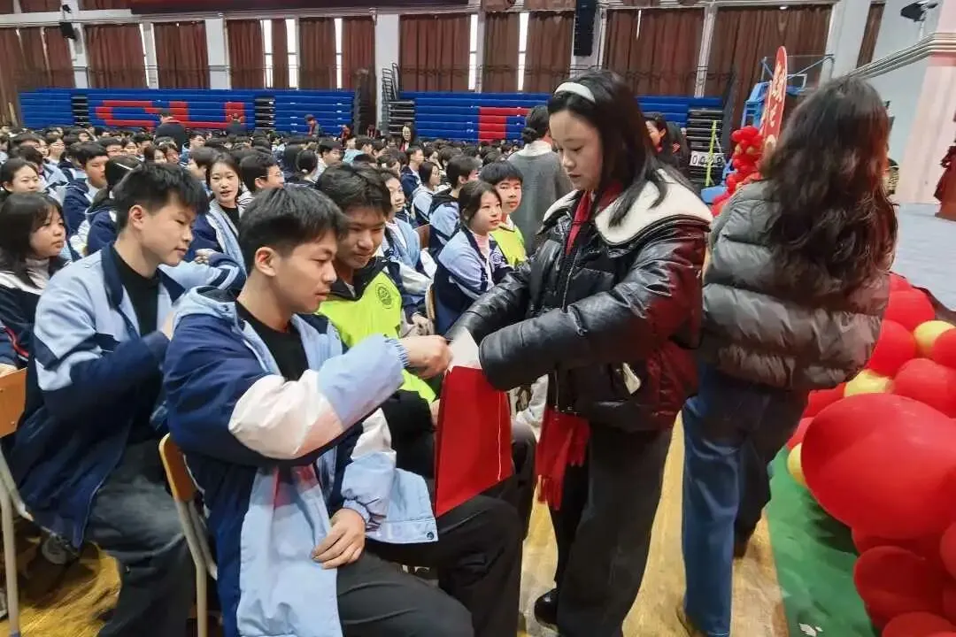 【策马扬鞭冲中考·提笔亮剑赢六月】溆浦县圣达学校2026屇初中毕业生决战誓师大会 第25张 【策马扬鞭冲中考·提笔亮剑赢六月】溆浦县圣达学校2026屇初中毕业生决战誓师大会 第25张