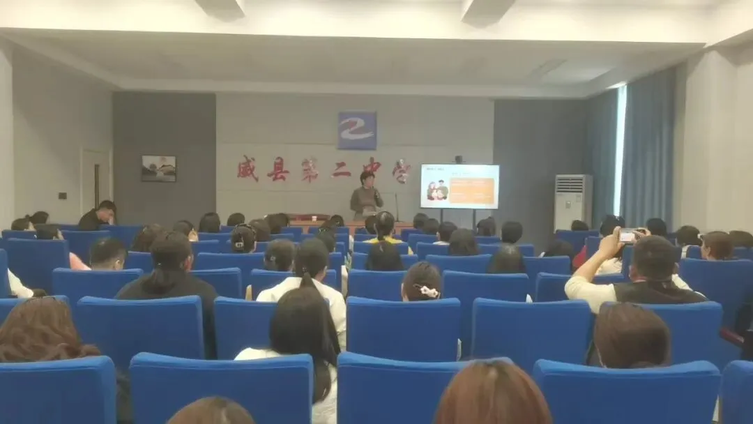家校同心,助力中考——二中东区举行中考备考讲座 第3张