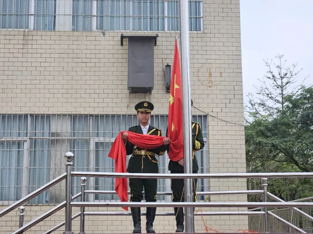 骐骥奋蹄战中考 誓师号角震乾坤— —罗定市素龙中学2026届誓师大会燃情启幕 第2张