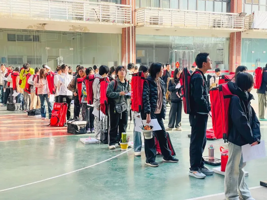 正式开考丨2026年唐山市美术中考首场模拟考试 第10张 正式开考丨2026年唐山市美术中考首场模拟考试 第10张