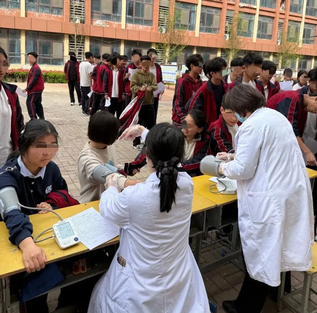 临泉华源医院抽调骨干力量 助力临化中学中考体检工作圆满开展 第1张