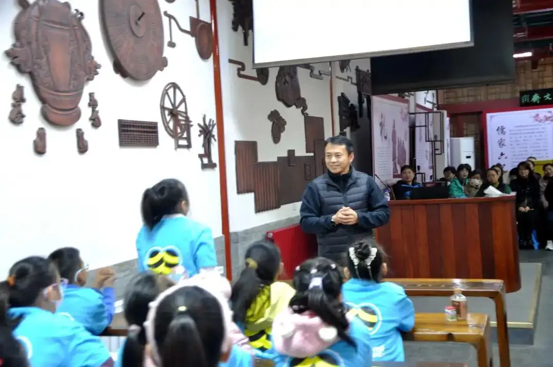 文庙里的阅读课:当“中考命题人”遇上小学高年级“黄金期” 第4张 文庙里的阅读课:当“中考命题人”遇上小学高年级“黄金期” 第4张